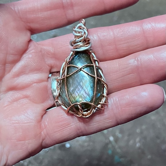Mesmerizing Mixed Metal Rainbow Labradorite Necklace - Picture 7 of 12
